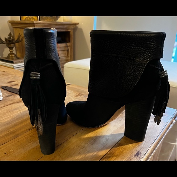 Sigerson Morrison Black Leather/Suede Fringe Booties with Metal Feathers Size 7 - Picture 5 of 11
